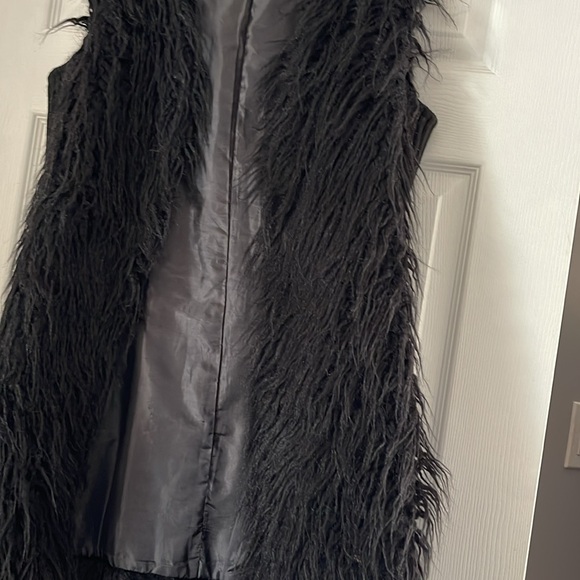 Hendi Faux Fur Vest - Picture 3 of 7